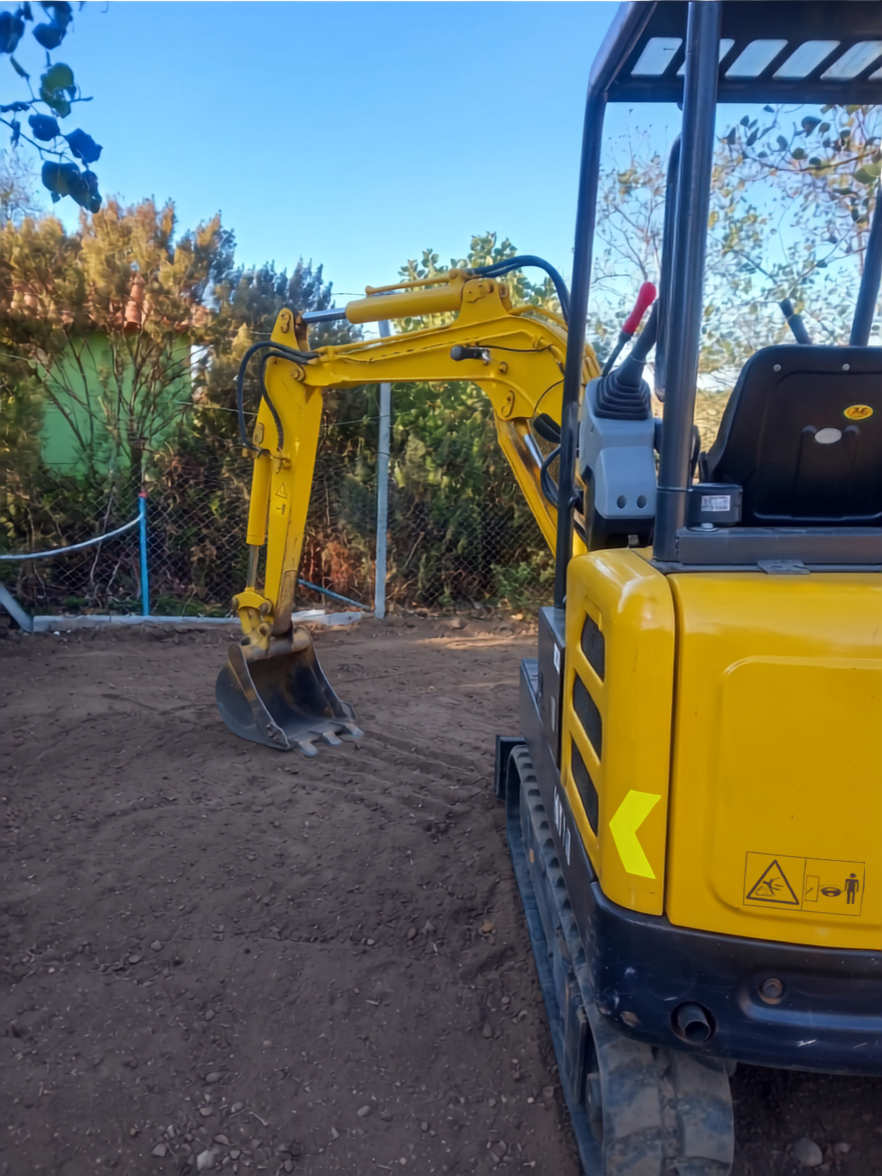 Miniexcavadora disponible para arriendo en DISOR