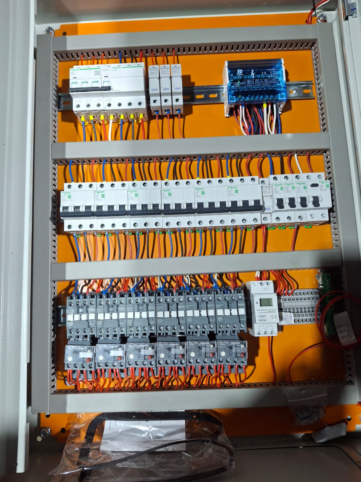 Detalle de tablero eléctrico intervenido por DISOR